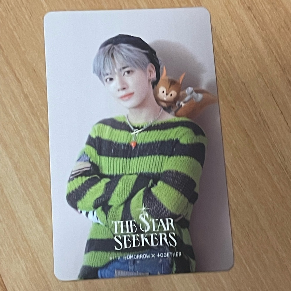 Taehyun photocard + group members, txt, TOMORROW X TOGETHER,